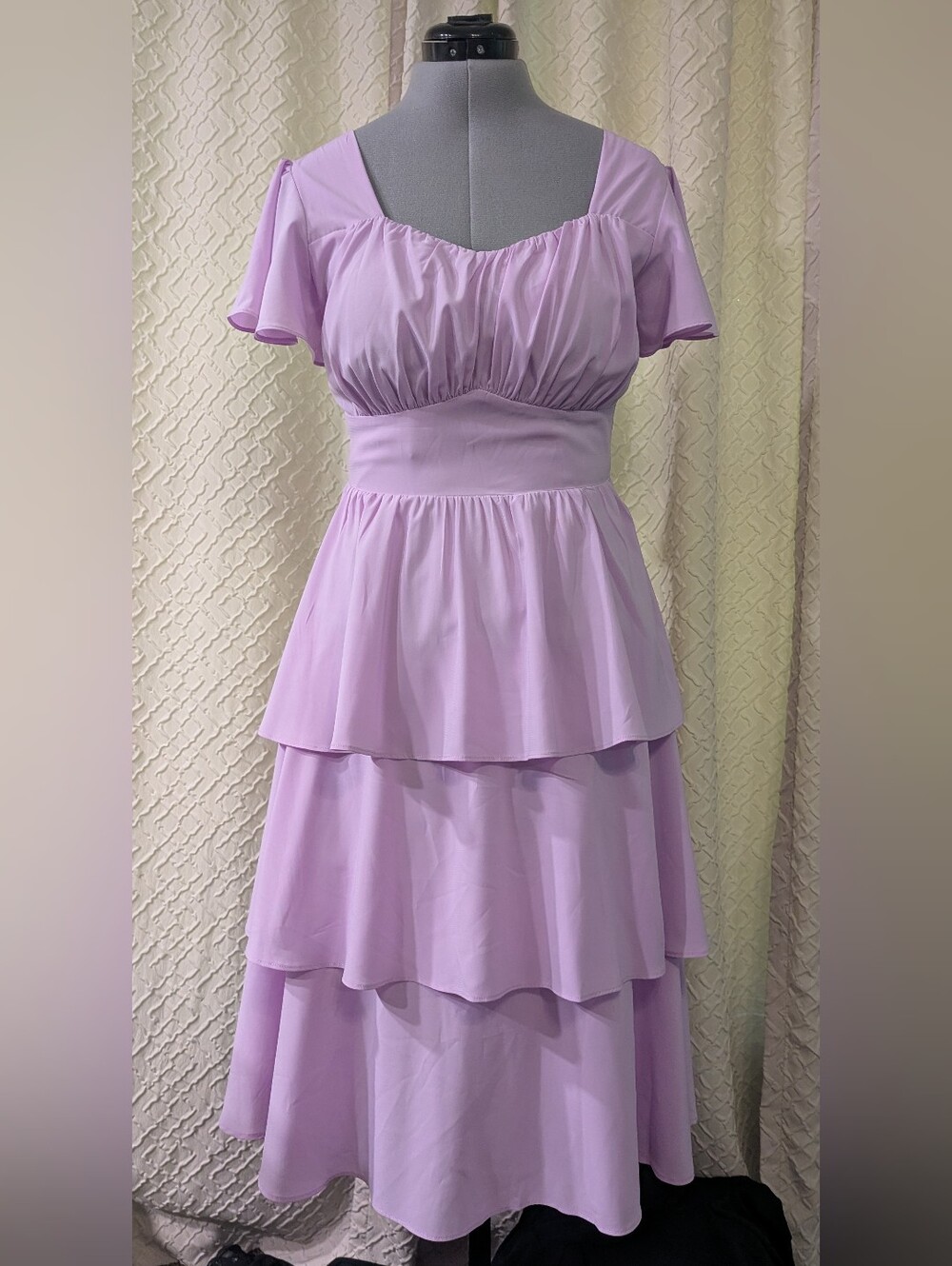 Women's Flowy Lilac Tiered Midi Dress. Size Medium